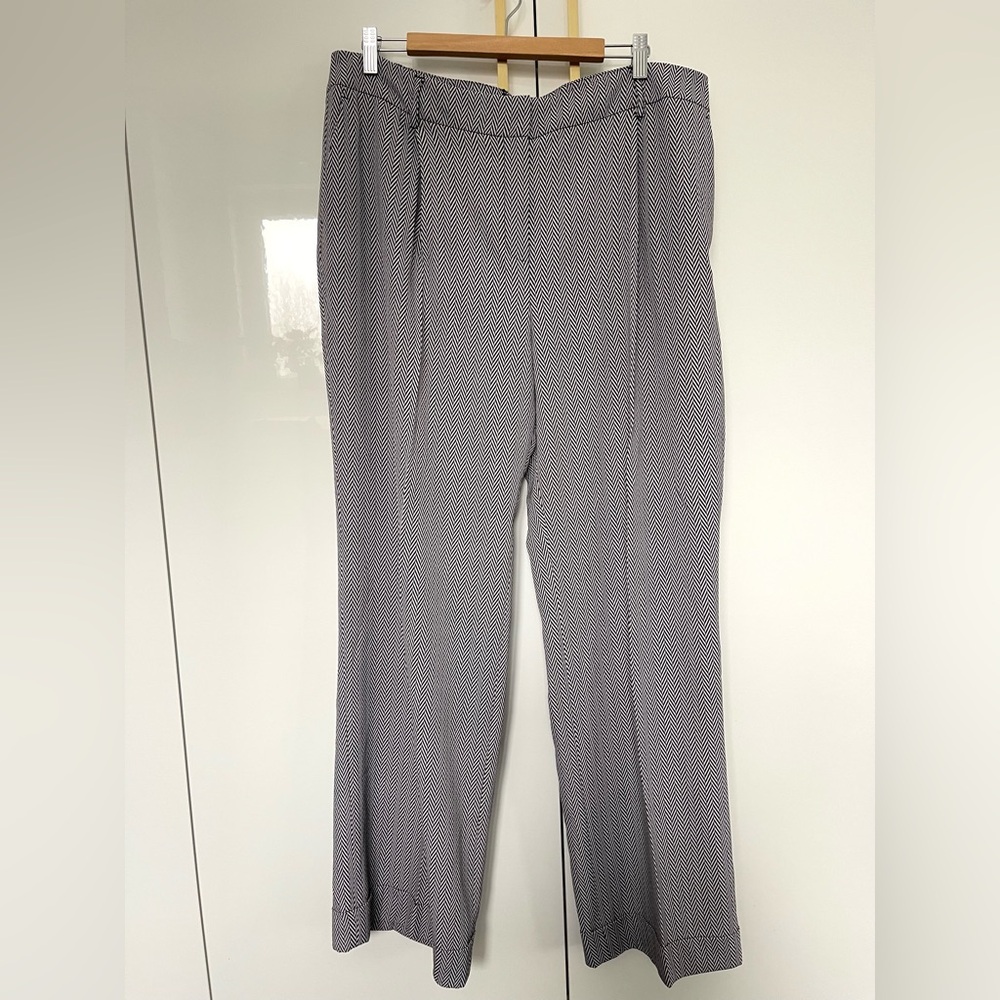Jones New York relaxed fit flared leg pants size 16 NWT